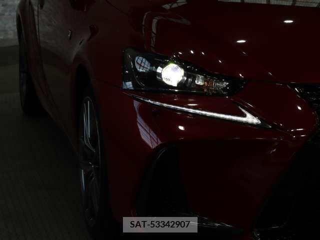 Lexus IS 2017-06 300013-13