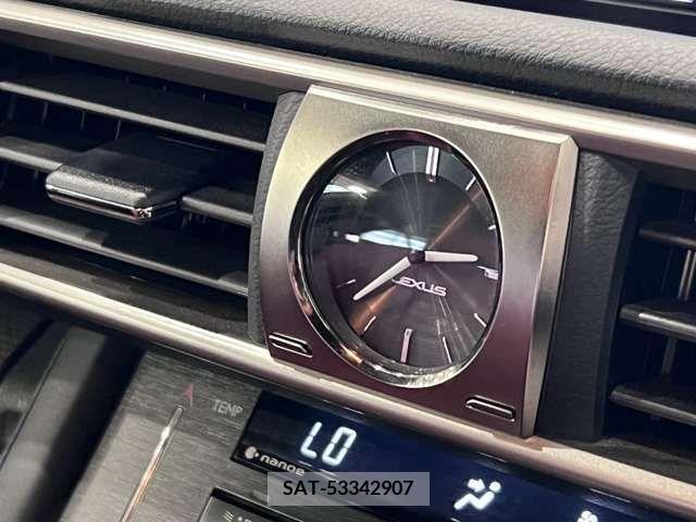 Lexus IS 2017-06 300013-5