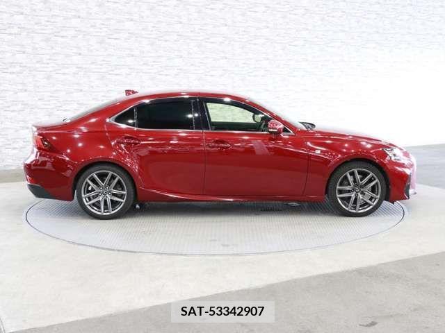Lexus IS 2017-06 300013-11