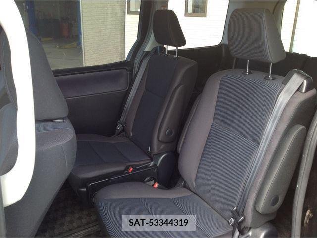 Toyota VOXY 2015-01 203776-13