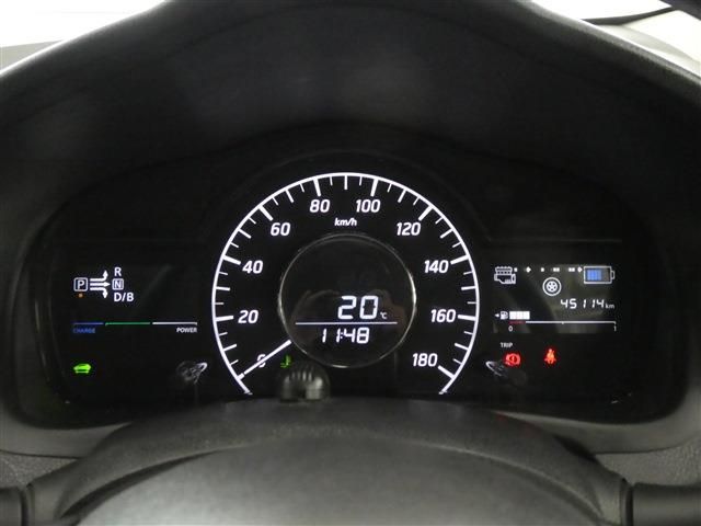 Nissan NOTE 2018-01 15709-7
