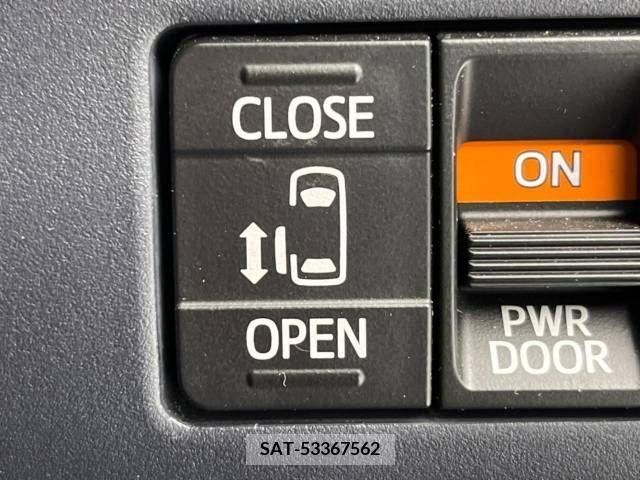 Toyota VOXY 2015-04 386179-3