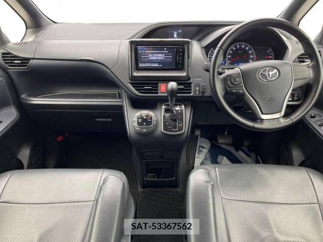 Toyota VOXY 2015-04 386179-1