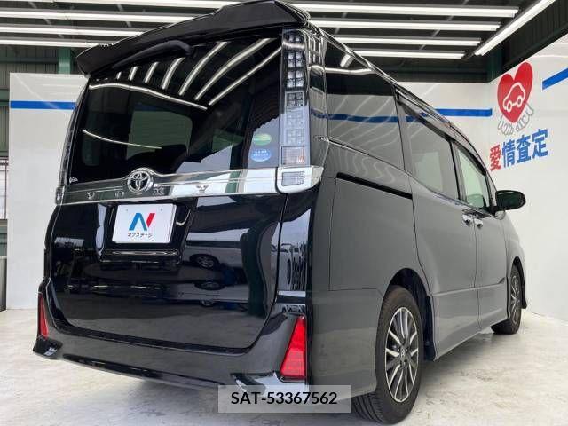 Toyota VOXY 2015-04 386179-18