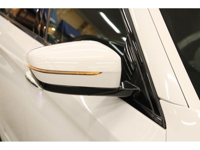 Bmw 5 SERIES 2018-08 9251-22