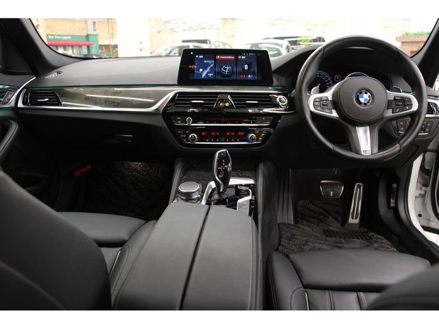 Bmw 5 SERIES 2018-08 9251-1