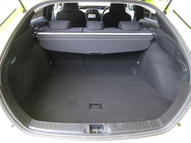 Toyota PRIUS 2016-05 180448-9