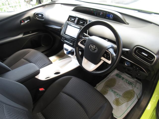 Toyota PRIUS 2016-05 180448-6