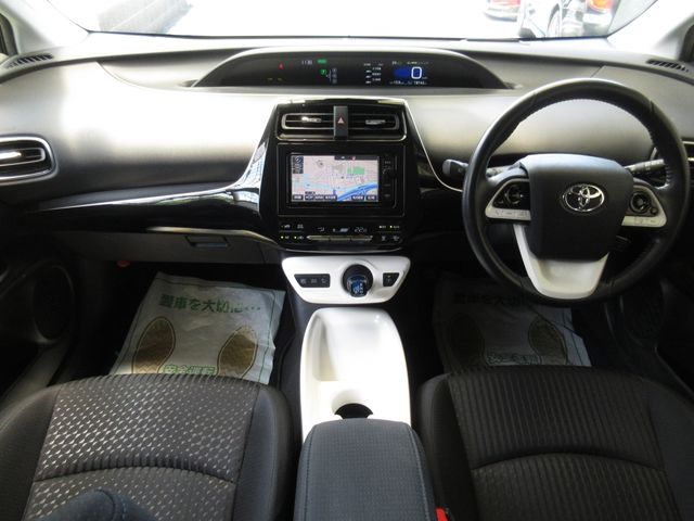Toyota PRIUS 2016-05 180448-14