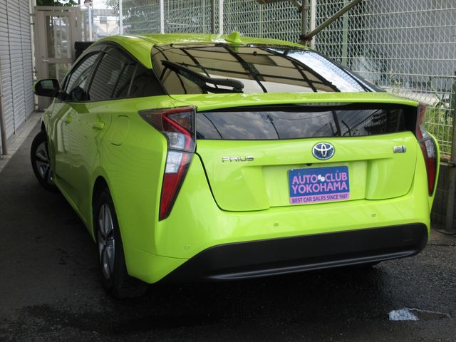 Toyota PRIUS 2016-05 180448-26
