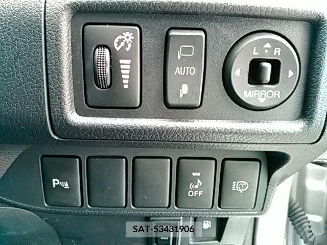 Lexus CT 2011-12 275196-9
