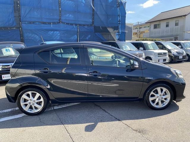 Toyota AQUA 2013-10 18297-8