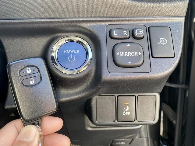 Toyota AQUA 2013-10 18297-19