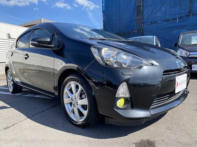 Toyota AQUA 2013-10 18297-1