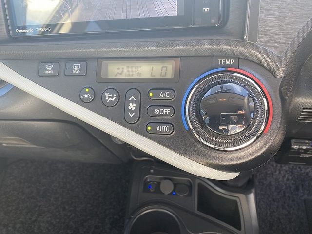 Toyota AQUA 2013-10 18297-18