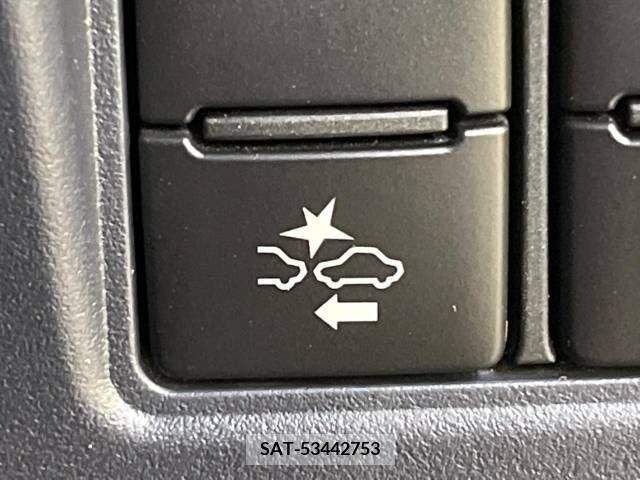 Toyota VOXY 2016-09 370413-3