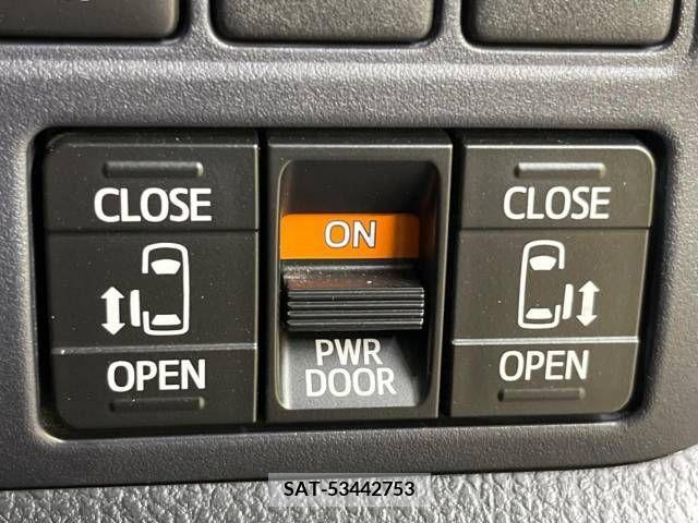 Toyota VOXY 2016-09 370413-2