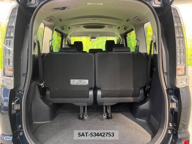 Toyota VOXY 2016-09 370413-11