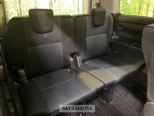 Toyota VOXY 2016-09 370413-10