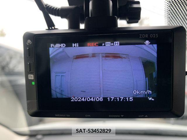 Nissan LAFESTA 2014-01 241783-18