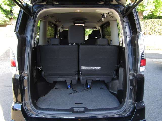 Nissan SERENA 2018-04 14084-16
