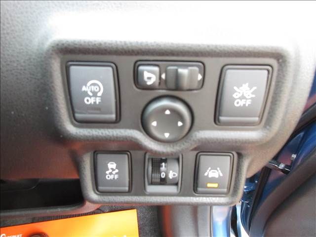 Nissan NOTE 2017-04 5608-14
