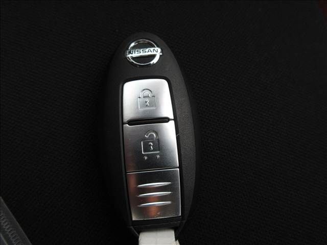 Nissan NOTE 2017-04 5608-21
