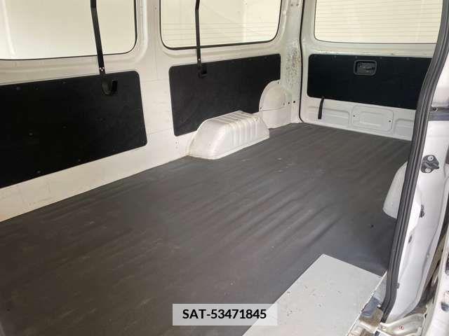 Nissan NV350 Caravan 2015-06 343119-8