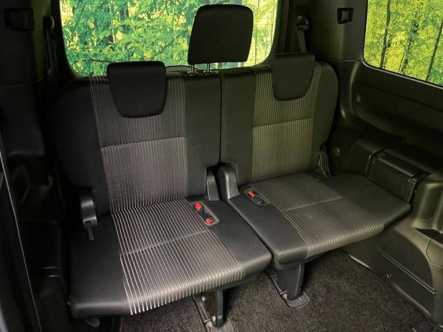 Toyota VOXY 2018-10 14590-10