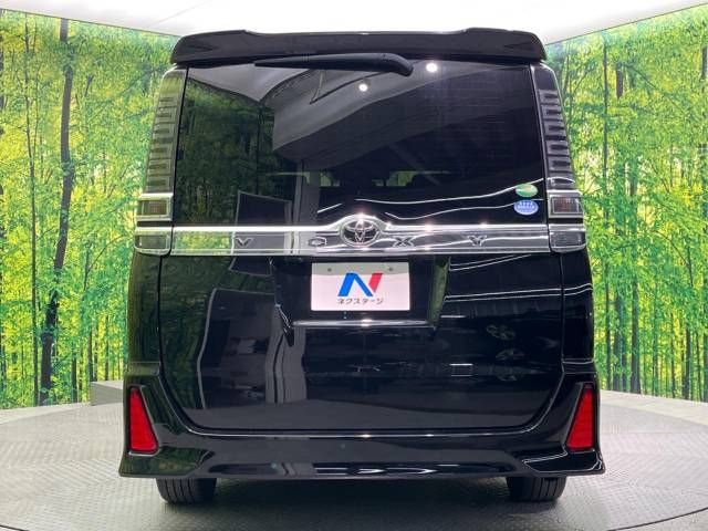 Toyota VOXY 2018-10 14590-16