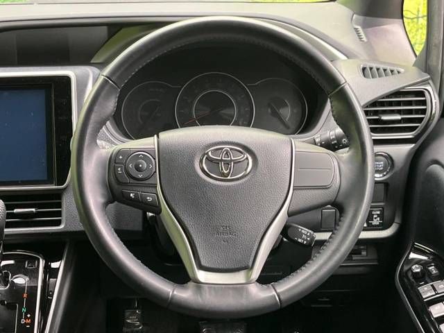Toyota VOXY 2018-10 14590-12
