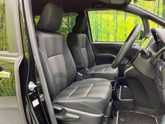Toyota VOXY 2018-10 14590-8