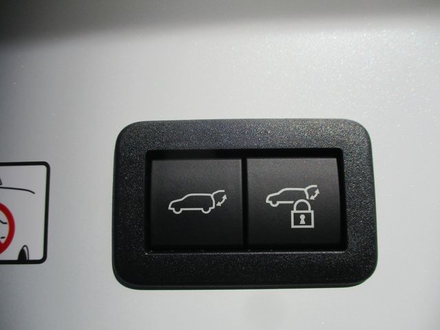 Toyota PRIUS 2023-04 193623-26