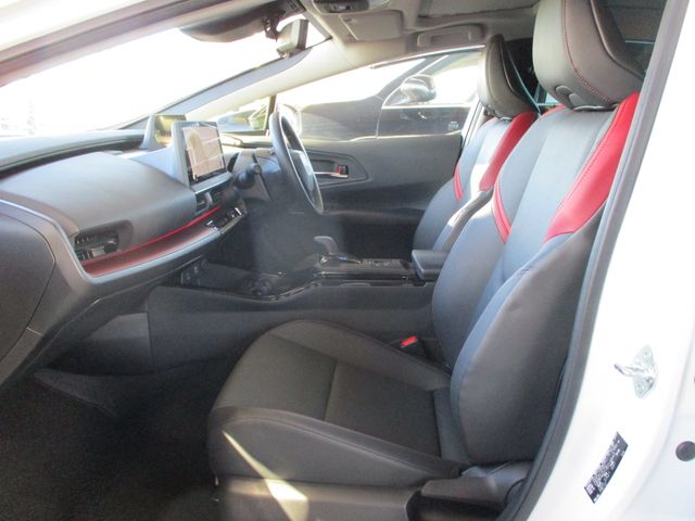 Toyota PRIUS 2023-04 193623-15