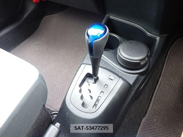 Toyota AQUA 2017-06 378154-15