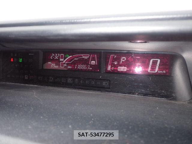 Toyota AQUA 2017-06 378154-11