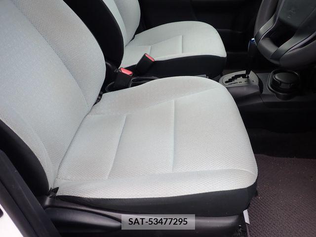 Toyota AQUA 2017-06 378154-20