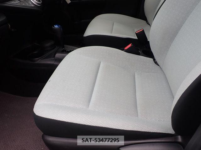 Toyota AQUA 2017-06 378154-19