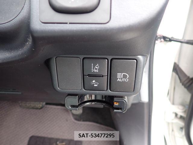 Toyota AQUA 2017-06 378154-16
