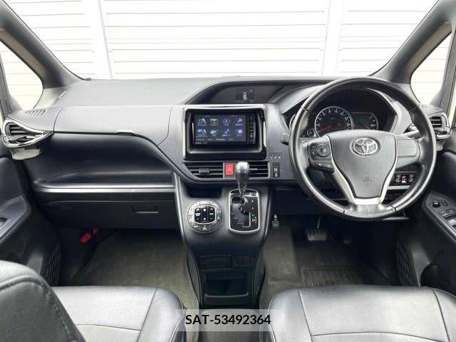 Toyota VOXY 2014-08 321417-1
