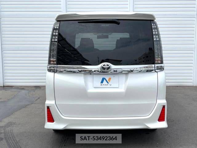 Toyota VOXY 2014-08 321417-17