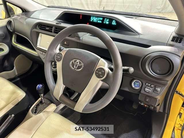Toyota AQUA 2012-08 211605-12