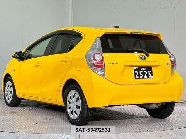 Toyota AQUA 2012-08 211605-10