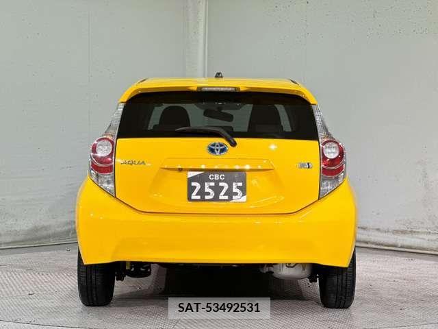 Toyota AQUA 2012-08 211605-9