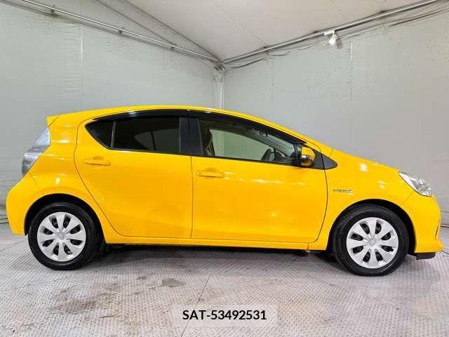 Toyota AQUA 2012-08 211605-7