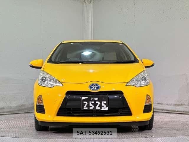Toyota AQUA 2012-08 211605-6