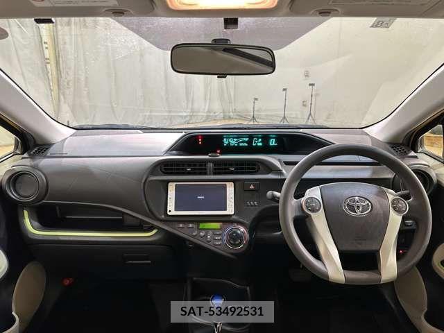 Toyota AQUA 2012-08 211605-19