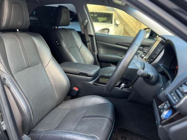 Toyota CROWN SEDAN 2016-07 15374-12