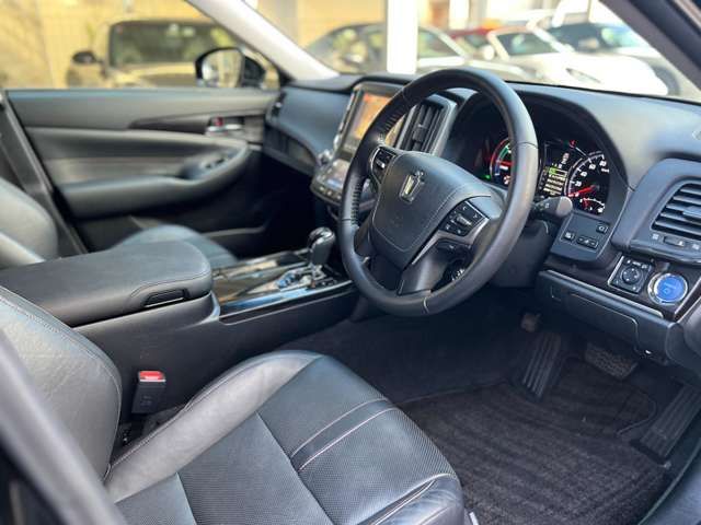 Toyota CROWN SEDAN 2016-07 15374-7