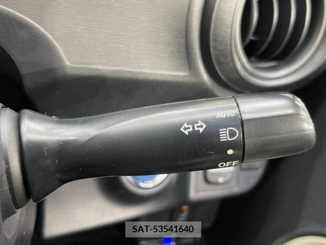 Toyota AQUA 2012-02 338423-7